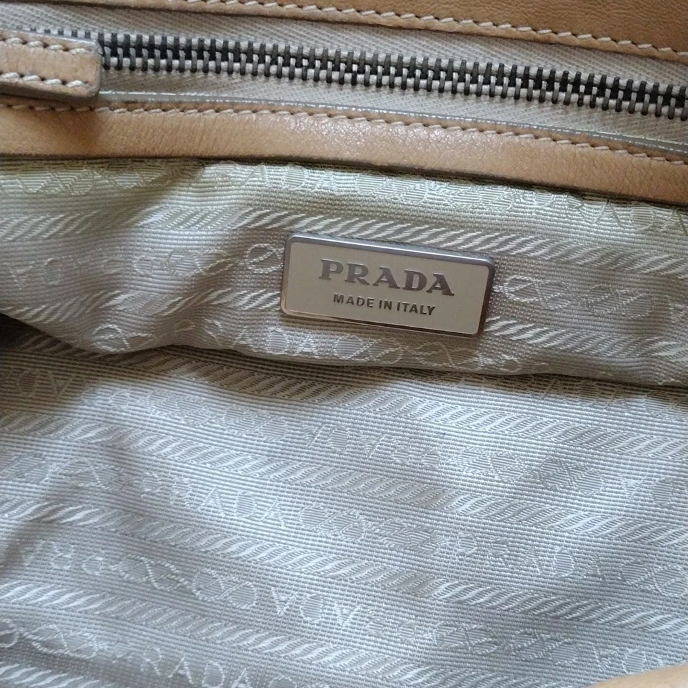 Prada Cuervo tan soft leather shoulder bag. - Picture 10 of 13